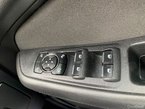 Ford S-Max 2017 7 Seater 2.0Tdci - Image 3