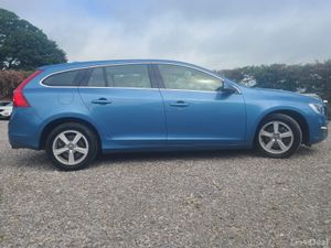 2017 Volvo V60 T3 SE | 1.6L Petrol - Image 4