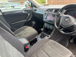 Volkswagen Tiguan 2017 Highline Pan Roof!! - Image 3
