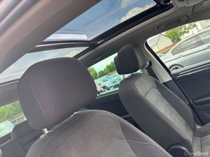 Volkswagen Tiguan 2017 Highline Pan Roof!! - Image 4
