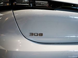 2024 Peugeot 308 Allure 1.5 HDi Auto 130 MY24.2 - Image 4
