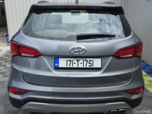 2017 Hyundai Santa Fe 2.2 CRDi 7 Seat - Image 4