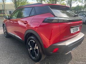 Peugeot 2008 Allure 1.2 Hybrid 136 - Image 4