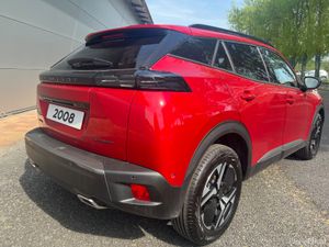 Peugeot 2008 Allure 1.2 Hybrid 136 - Image 3