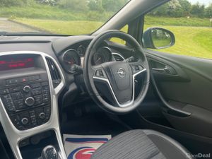 Opel Astra 2014 , low milage , new clutch - Image 4