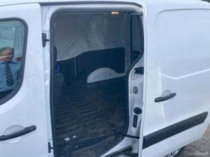 Citroen Berlingo Price includes VAT @23% 1.6L Van - Image 4