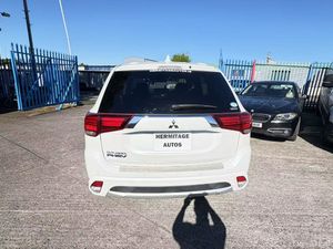 Mitsubishi Outlander 2.0 Hybrid Plug in 2018 - Image 4