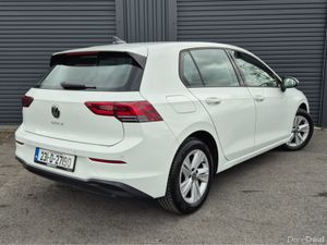 Volkswagen Golf LIFE 2.0 TDI 115HP 5DR - Image 4