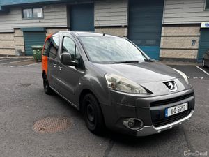 Peugeot Partner Tepee 2011 / 1.6 Diesel / Manual - Image 3
