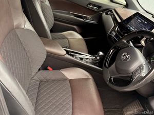 Toyota C-HR 2017 Self charging hybrid with WARRANT - Image 3