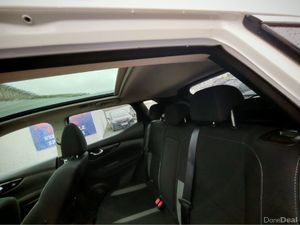 NISSAN QASHQAI 1.2 SV 18 4DR - Image 3