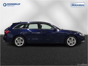 Audi A4 Diesel Avant Technik - Image 4