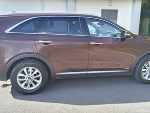 KIA SORENTO / 2017 / 2.2 DIESEL / 7 SEATER /MANUAL - Image 4