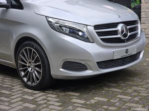 2017 MERCEDES V220D AUTO 7 SEATER. - Image 4