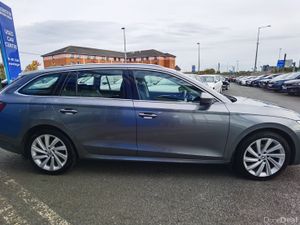 SKODA OCTAVIA 2.0TDI STYLE AUTOMATIC ESTATE - Image 4