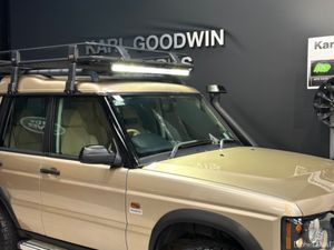 D2 TD5 HSE AUTO 7 SEATER - Image 2