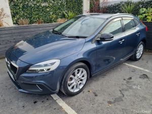 Volvo V40 2.0D4 CROSS COUNTRY / HIGH SPEC / LOW MI - Image 3