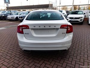 2.0D4 SE LUXURY EDITION 4DR SALOON AUTOMATIC // 1 - Image 4