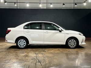 Toyota Corolla HYBRID 1.5L AUTOMATIC - REVERSE CAM - Image 2