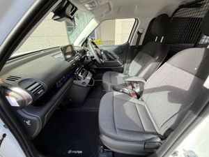 Hyundai INSTER COMMERICAL ( VAN) Elegance 360km's - Image 3