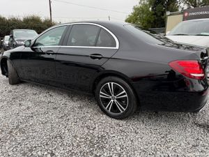 🔵 Mercedes E-Class 200D AUTO AVANTGARDE - Image 3