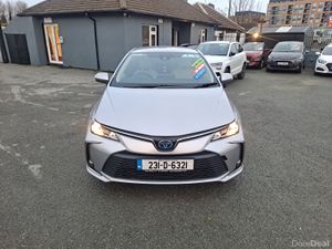 Toyota Corolla VERY LOW KMS  HYBRID LUNA SPORT 4DR - Image 3