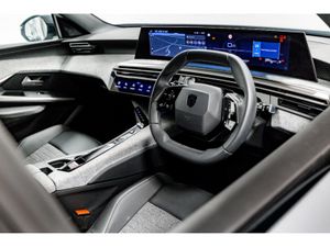 Peugeot 5008 Allure HYBRID Auto 145HP - 7 Seats - Image 2