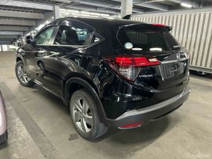Honda Vezel 1.5L HYBRID AUTOMATIC - REVERSE CAMERA - Image 3