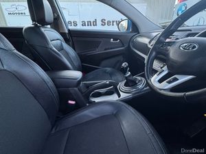 131 Kia Sportage 1.7D Low Miles High Spec - Image 2