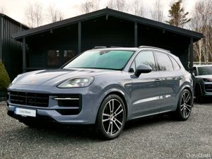 2025 Porsche Cayenne E-Hybrid HIGH SPEC - Image 3