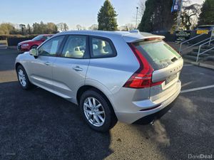 Volvo XC60 Momentum Pro - Image 3