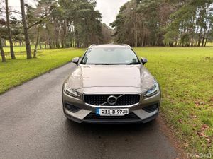 Volvo V60 2021 AWD Cross Country - Image 2