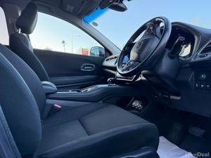 2015 Honda HRV(Vezel)1.5 Hybrid Auto,CAR PLAY - Image 4