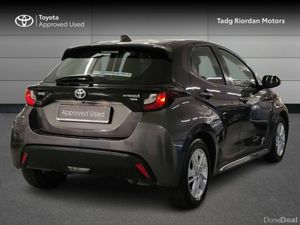 Toyota Yaris HYBRID LUNA - Image 2