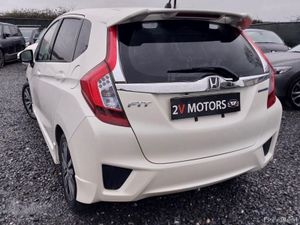 🔵 Honda Fit GP5 1.5 Petrol Hybrid 5DR Automatic - Image 4