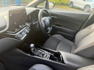 Toyota C-HR SPORT 1.8 HYBRID AUTO - Image 3