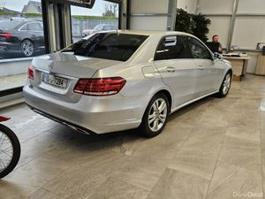 15 MERCEDES BENZ E-CLASS SE CLASSIC - Image 2