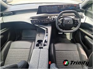 Peugeot 5008 DIRECTORS CAR ** LOW KMS ** AUTO 73KW - Image 2