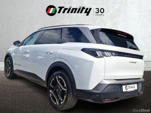 Peugeot 5008 DIRECTORS CAR ** LOW KMS ** AUTO 73KW - Image 3