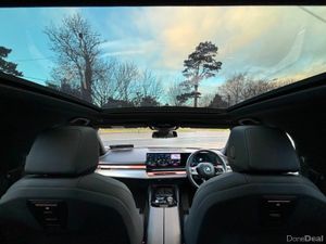 BMW i5 M SPORT  PAN ROOF - Image 3
