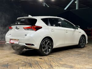 Toyota Auris 1.8 AUTOMATIC HYBRID - ALLOY WHEELS - - Image 4