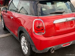 Mini cooper red 1.49 L 2014 - Image 2