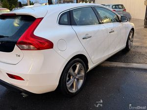 volvo v40 2 L white - Image 3