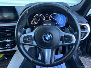 BMW 5-Series 520d M-SPORT // LEATHER HEATED SEATS - Image 4