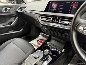 BMW 1-Series 118D PLAY Automatic - Image 2