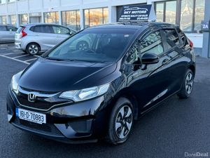 2016 Honda Jazz/Fit 1.5 Petrol Hybrid ,Automatic - Image 4