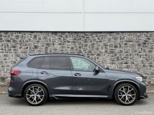 2022 BMW X5 M Sport Pro X-Drive  M Performance 45E - Image 4