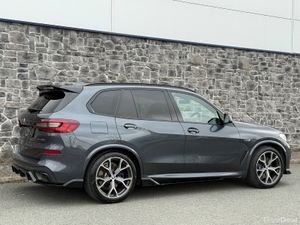 2022 BMW X5 M Sport Pro X-Drive  M Performance 45E - Image 3