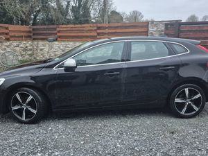 2016 Volvo V40 R-DESIGN 2.0D - Image 2