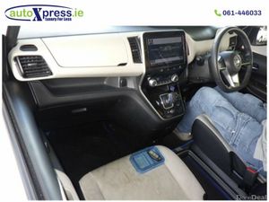 Nissan Serena 7 SEAT E-POWER HIGHWAY STAR V Hybrid - Image 4